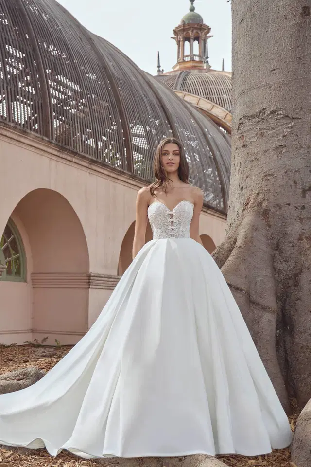 LA26252 Betty by Calla Blanche: Ball Gown silhouette, sweetheart neckline, sleeveless, lace