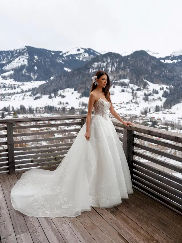 Brigette von Innocentia: Ballkleid, Herz-Ausschnitt, Spitze