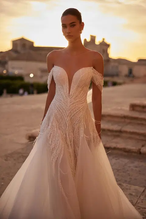 Everly wedding dress by Anne Mariée, A-line, lace