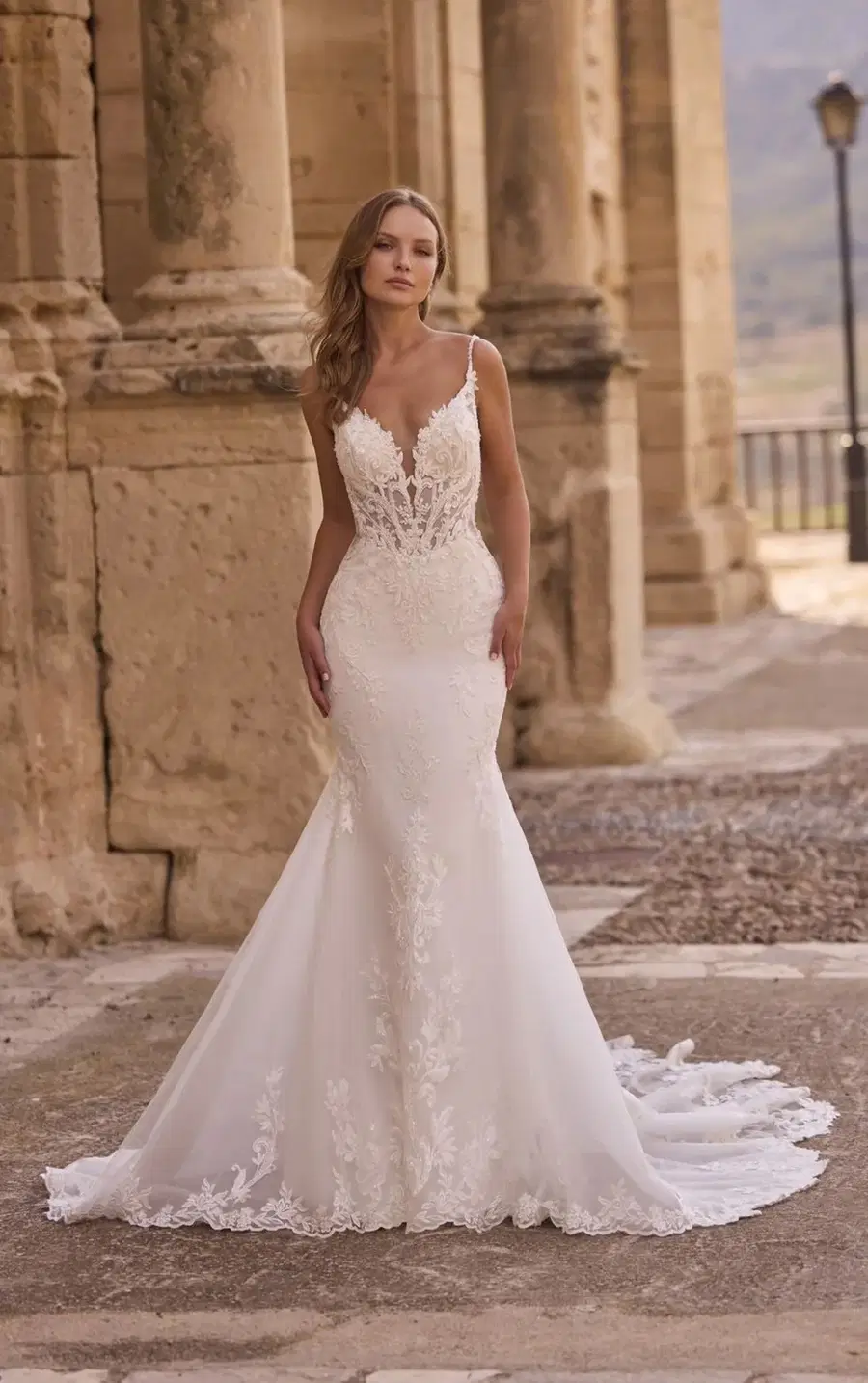 Haze by Veni Infantino: Fit & Flare silhouette, V-neck neckline, lace