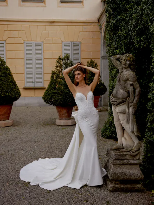Isdora by Justin Alexander: Fit & Flare silhouette, sweetheart neckline, crepe, chapel train