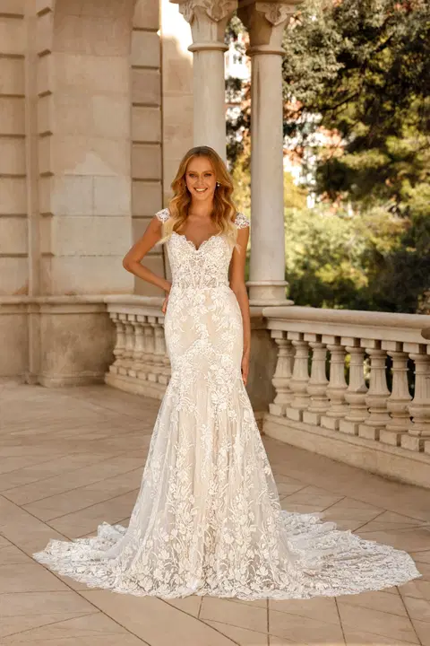 Style 3517 wedding dress by Monica Loretti, mermaid, lace
