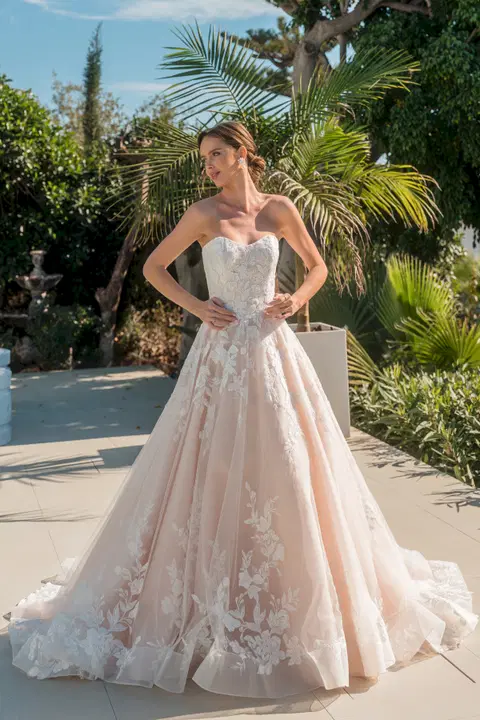 Style 8209 wedding dress by Diane Legrand, A-line, lace