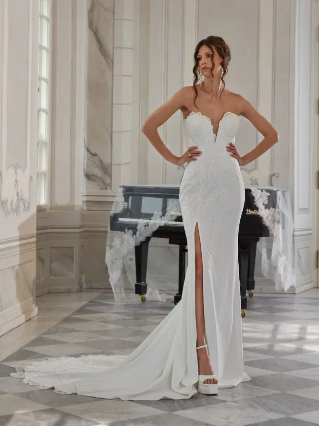 Pollyann by Vanilla Sposa: Mermaid silhouette, deep V-neck neckline, sleeveless, crepe
