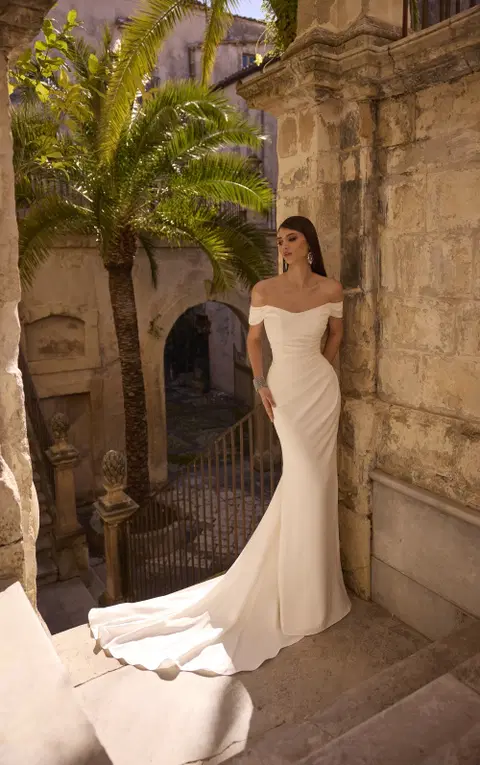 Yukiko wedding dress by Veni Infantino, fit & flare, crepe
