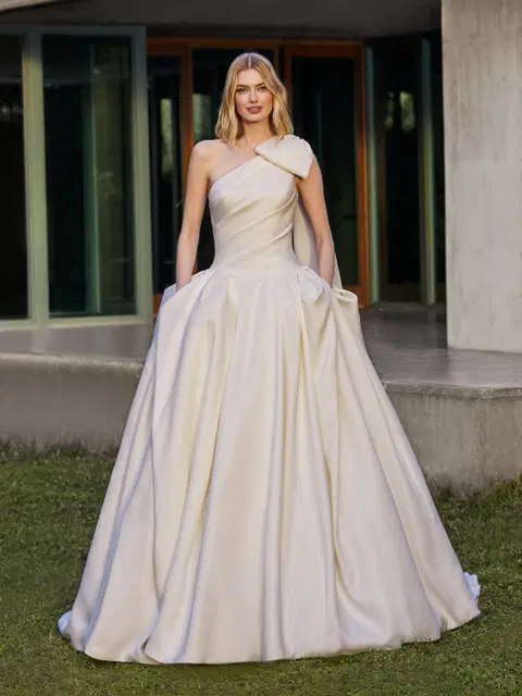Finke wedding dress by Pronovias, princess, satin