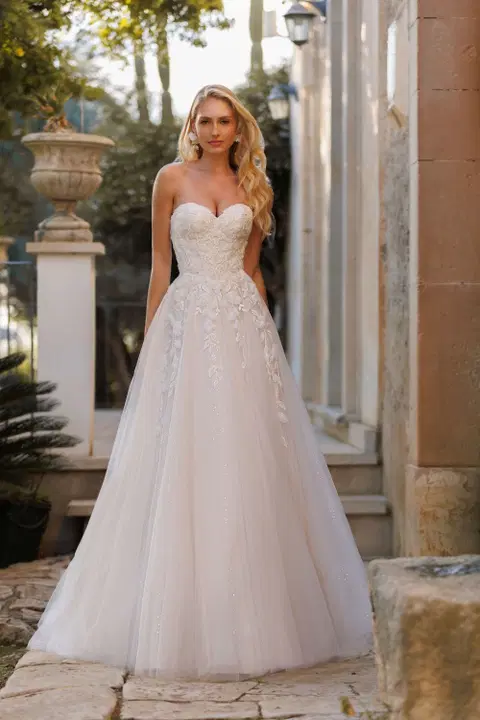 Knight wedding dress by Jarice, ball gown, tulle