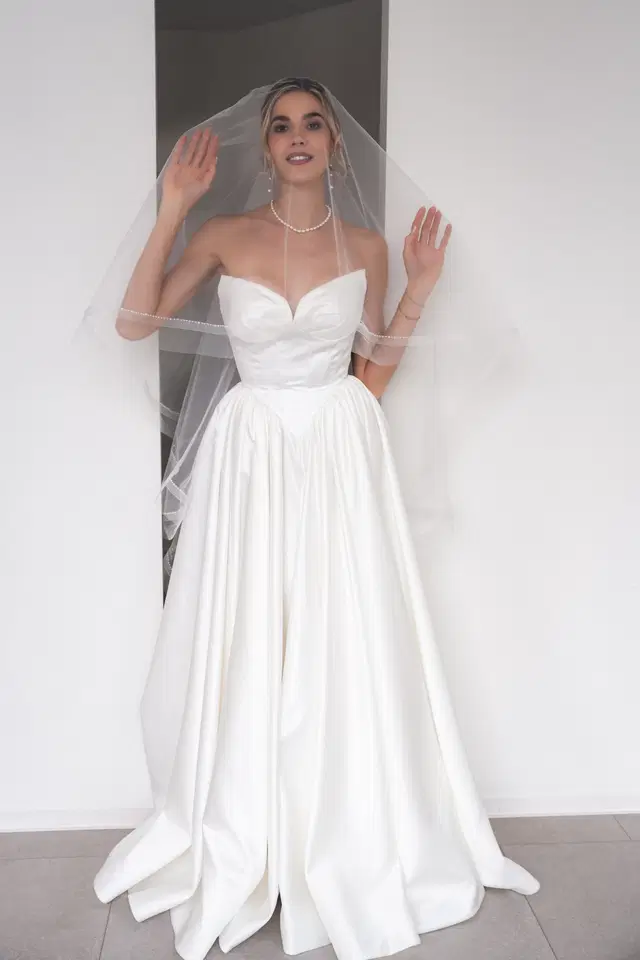 Shallow by Fan Xia: A-Line silhouette, sweetheart neckline, satin
