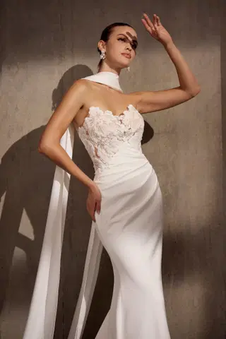 Waldorf by Avenue by Josephine Scott - view 4 of 15