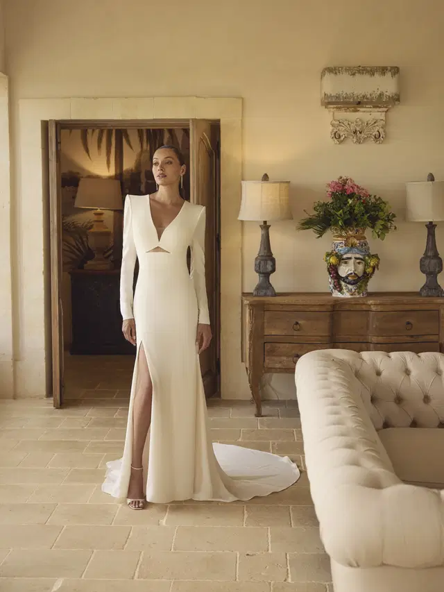 Grace by Modeca Bridal: Fit & Flare silhouette, V-neck neckline, long sleeves, crepe