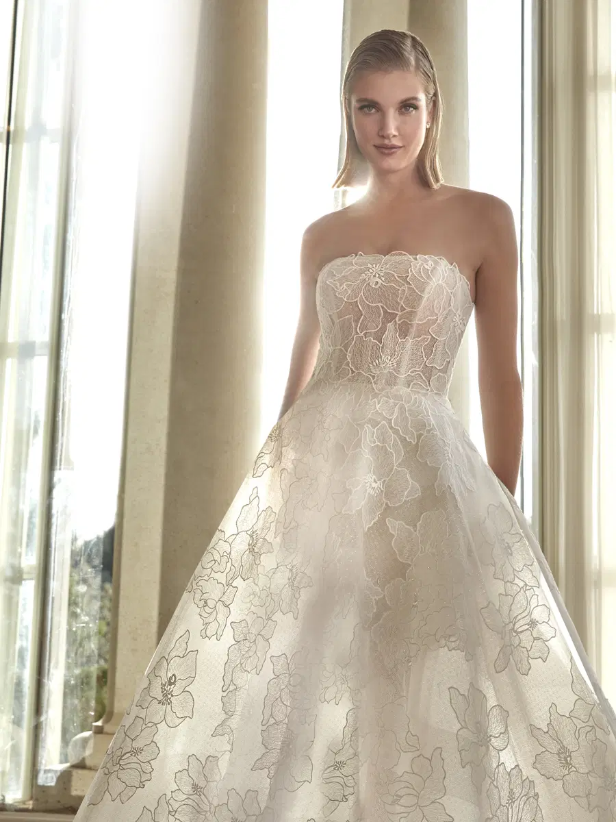 YONNE by Pronovias Privée - view 3 of 3