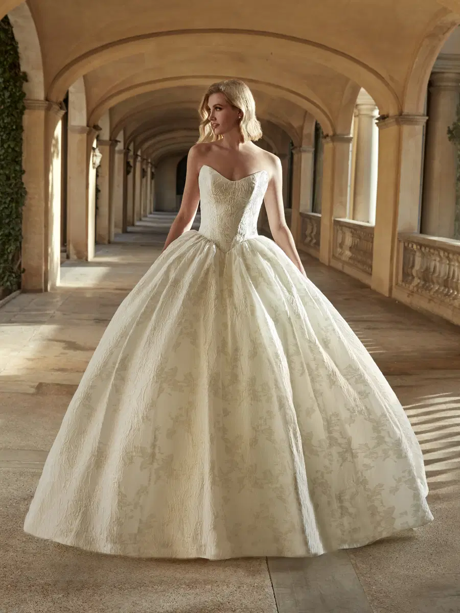 ALMONDIE by Pronovias Privée: Princess silhouette, sweetheart neckline, sleeveless, mikado