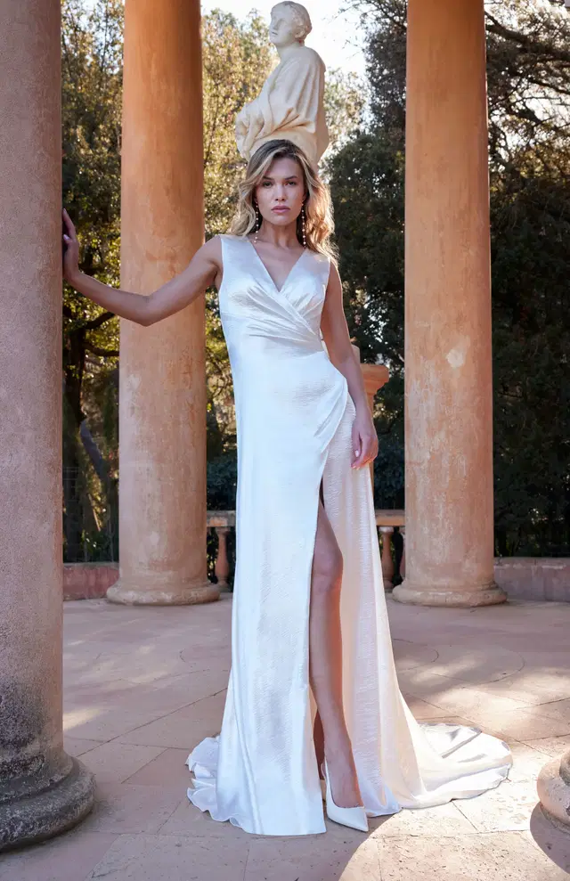 EVA by Serravalle: V-neck neckline, sleeveless, satin