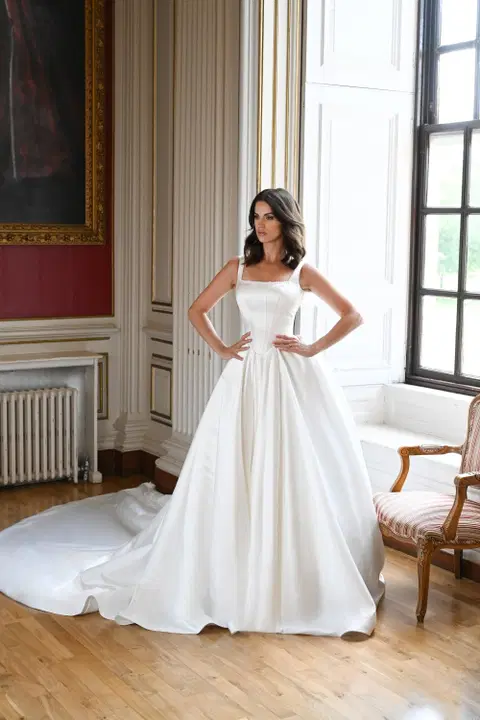 Balmoral Brautkleid von Dando London, Ballkleid, Satin