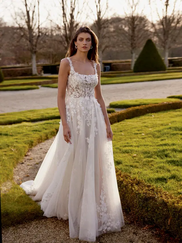 Jupiter by Justin Alexander: A-Line silhouette, square neckline, sleeveless, lace