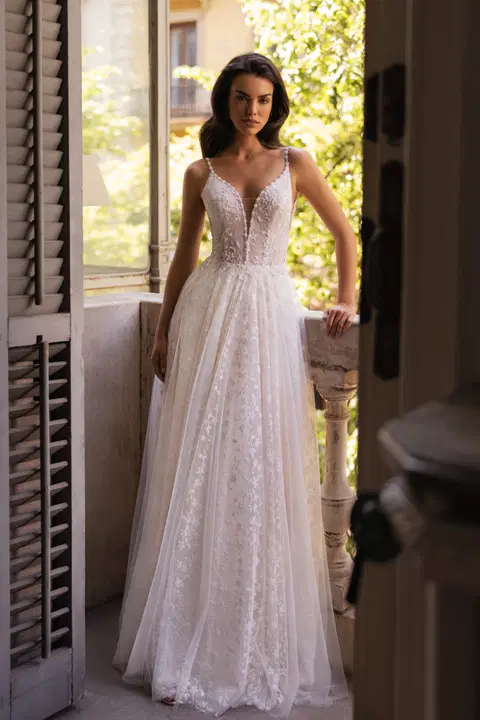 Style E-5435 wedding dress by Elizabeth Passion, A-line, tulle