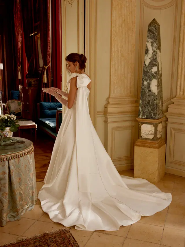 Jacqueline by Justin Alexander - view 8 of 10