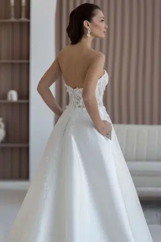 Lizianne by Jarice - view 4 of 4