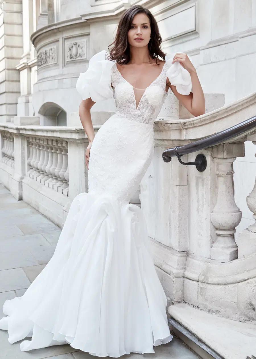 MADONNA by Dando London: Mermaid silhouette, V-neck neckline, cap sleeves, satin