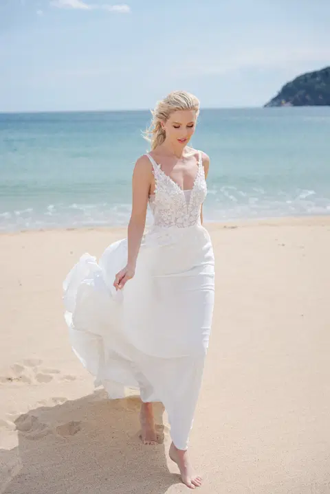 Style AL112 wedding dress by Amera Vera, trumpet, tulle