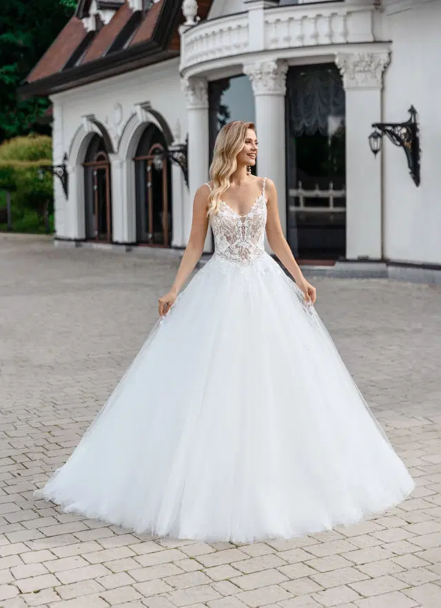 5565 by Serena Bridal: Ball Gown silhouette, V-neck neckline, lace