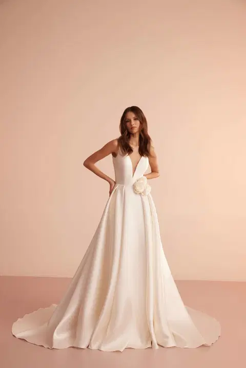 Style L404 wedding dress by Ariamo Light, ball gown, mikado