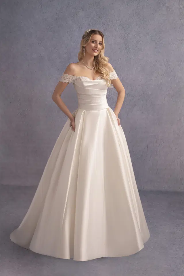 Octavia by Donna Salado Bridal: A-Line silhouette, sweetheart neckline, sleeveless, lace