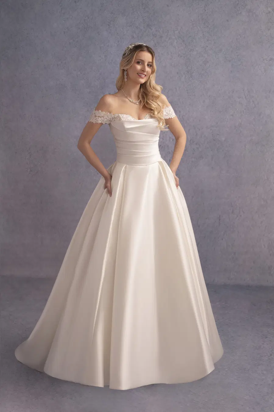 Octavia by Donna Salado Bridal: A-Line silhouette, sweetheart neckline, sleeveless, lace