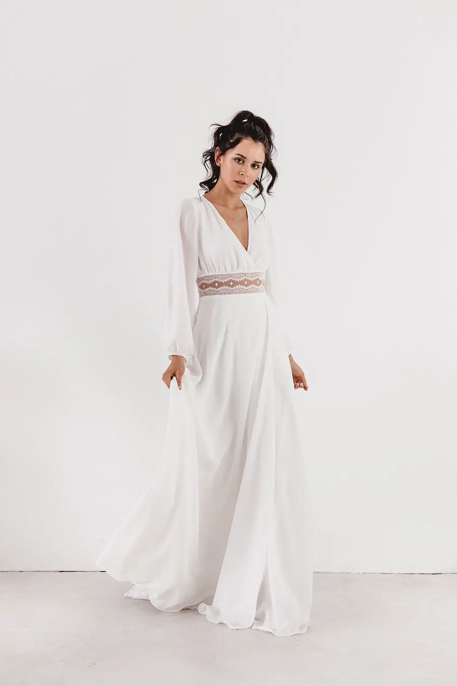 EVE by Esther Hofmann: Trumpet silhouette, V-neck neckline, long sleeves, chiffon