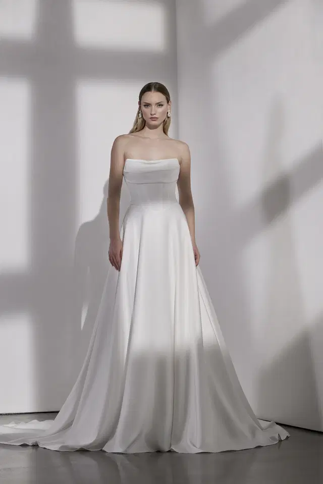 Sara by Avenue by Josephine Scott: A-Line silhouette, straight neckline, sleeveless, satin