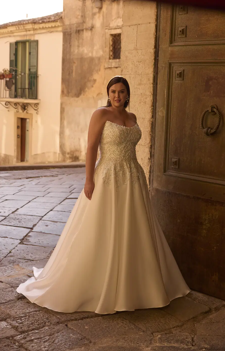 Ysabelle by Veni Infantino: A-Line silhouette, organza