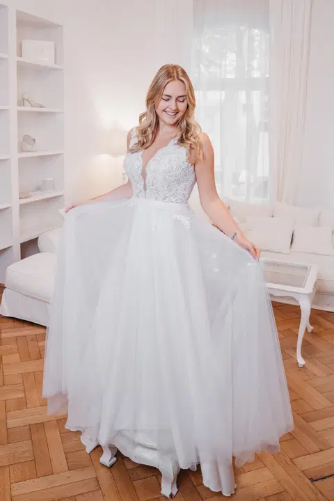 Malin wedding dress by Sanna Lindström, A-line, lace