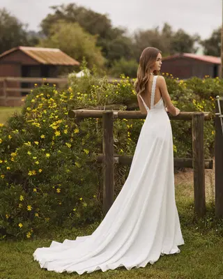 Nazeli by Alma Novia - view 3 of 4