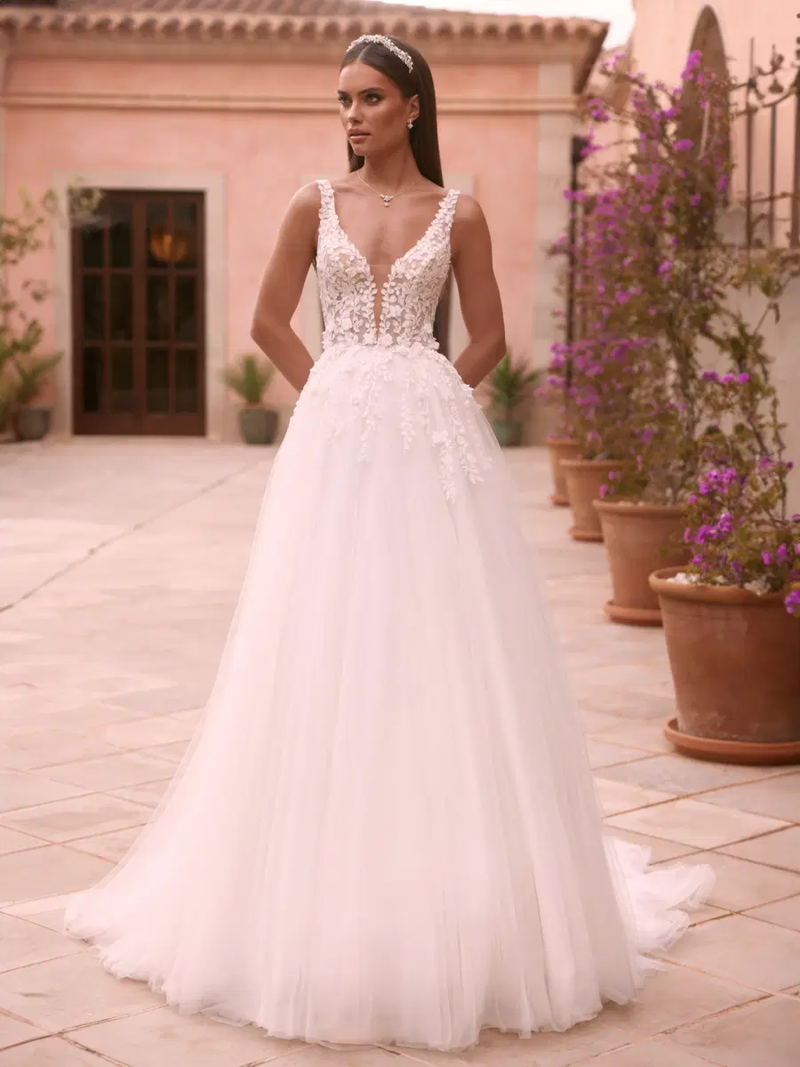 Aspasia by Bianco Evento: A-Line silhouette, deep V-neck neckline, sleeveless, tulle