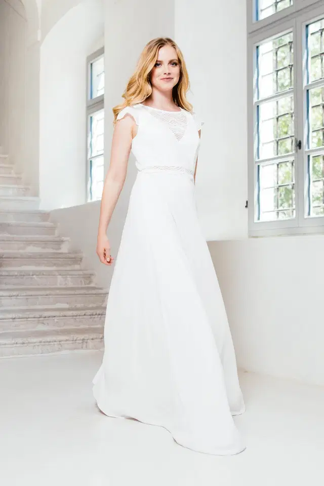 Röschen by KUESS die BRAUT: A-Line silhouette, short sleeves, lace