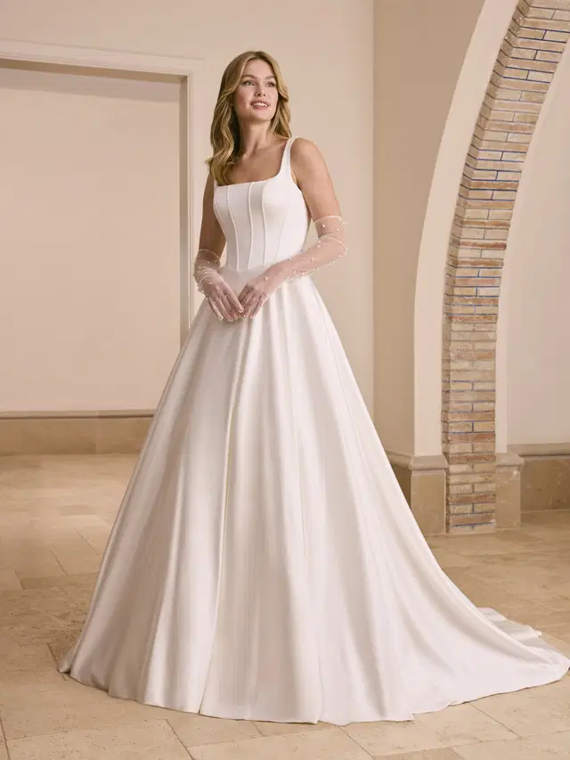 TRITELEIA by Ladybird: A-Line silhouette, square neckline, sleeveless, satin