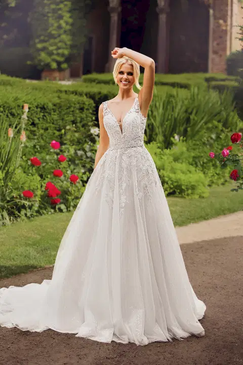 Style PH1039 wedding dress by Phoenix Gowns, fit & flare, tulle