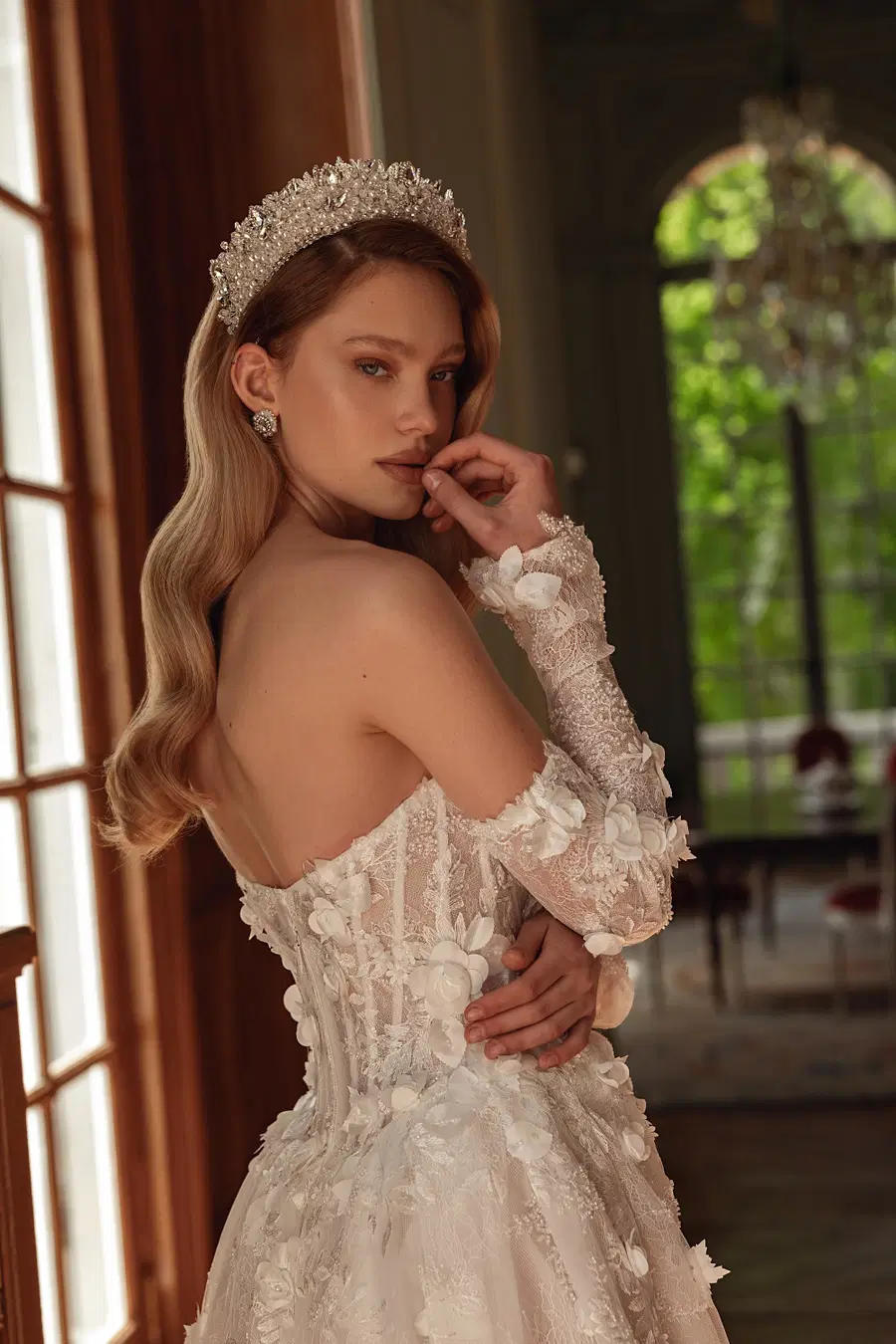 Victoria by Maks Mariano - view 5 of 7