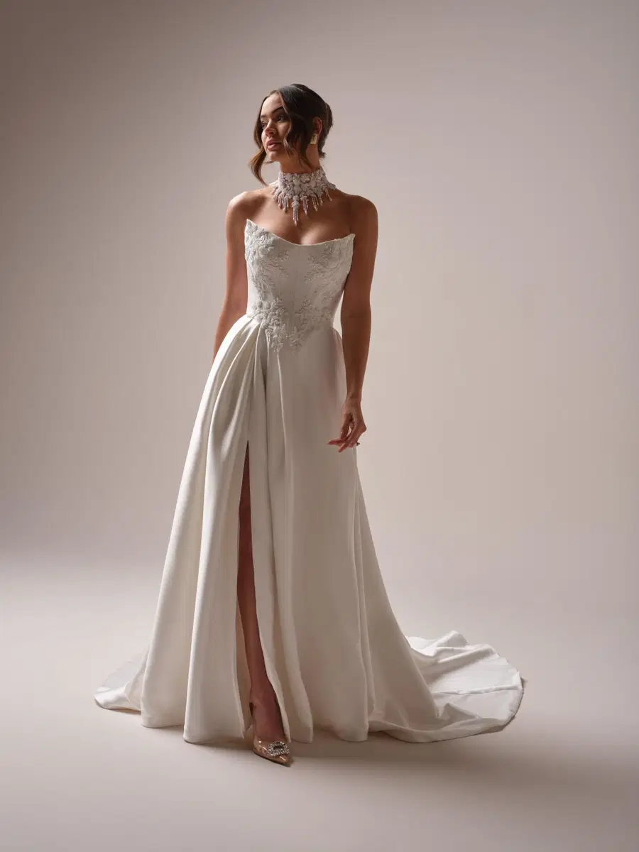 Amadora by Sottero & Midgley: A-Line silhouette, scoop neckline, separate sleeves, lace