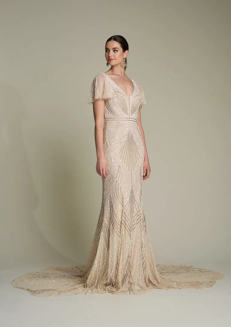 Harriet by Eliza Jane Howell: V-neck neckline, short sleeves, tulle, cathedral train