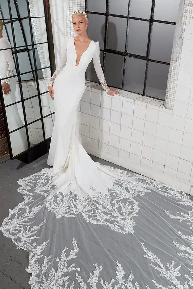 Juliette by Avenue by Josephine Scott: Trumpet silhouette, deep V-neck neckline, cap sleeves, crepe