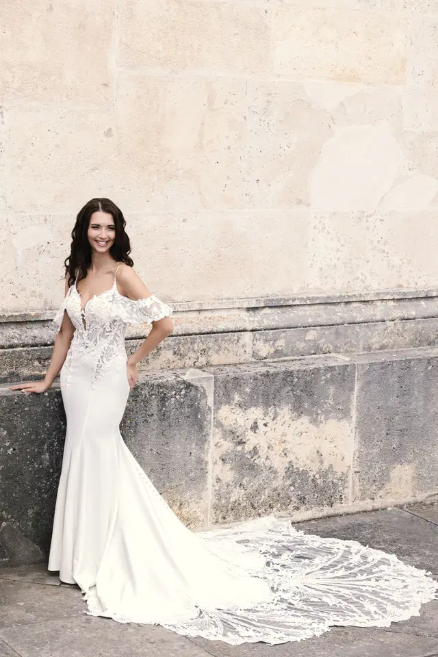 Claudia by Amo & Luv: Mermaid silhouette, deep V-neck neckline, short sleeves, lace