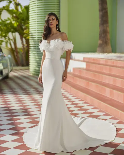 Jalea wedding dress by Luna Novias, mermaid, crepe