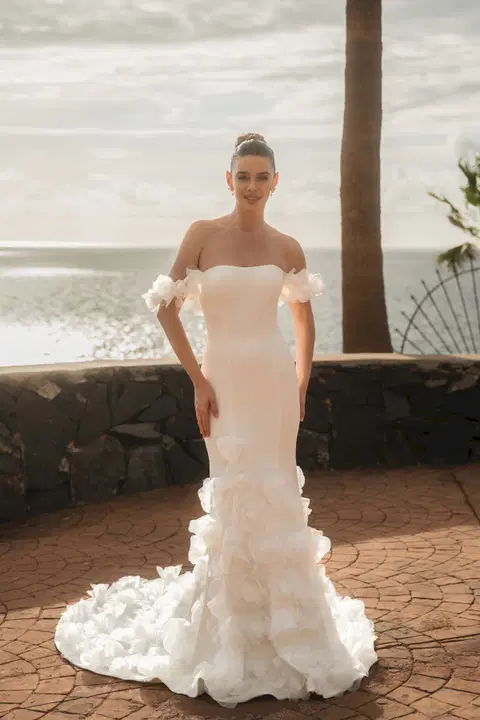 Style 1952 wedding dress by Diane Legrand, fit & flare, crepe