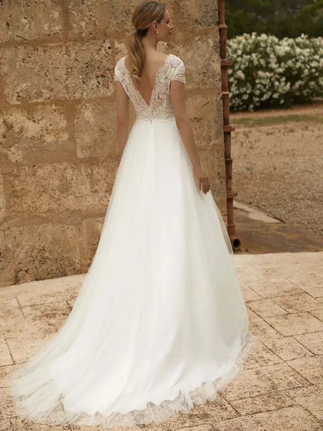 HANNAH by Bianco Evento - view 2 of 4