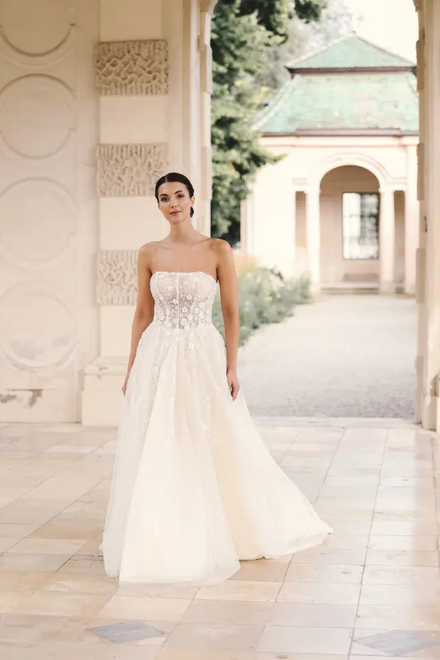 Chelsia by Amo & Luv: Ball Gown silhouette, sweetheart neckline, sleeveless, tulle