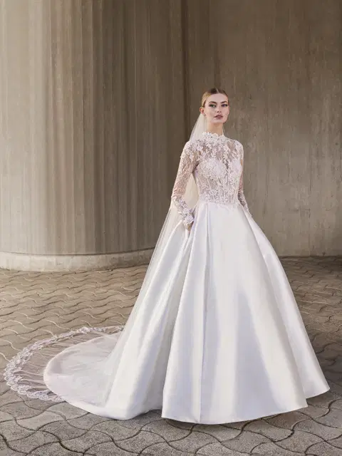 Maplis wedding dress by Pronovias, princess, lace