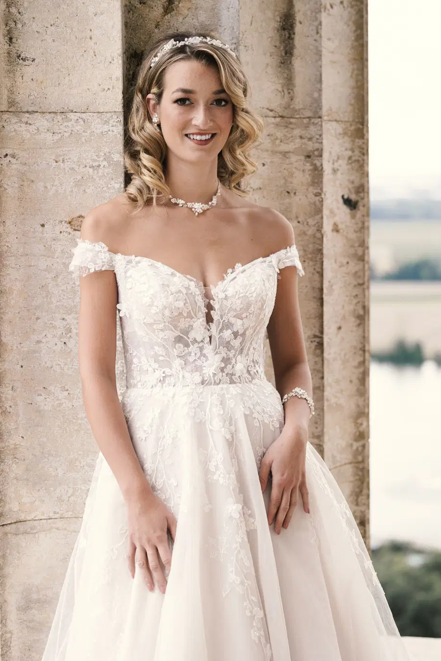 Carolin by Amo & Luv - view 2 of 5