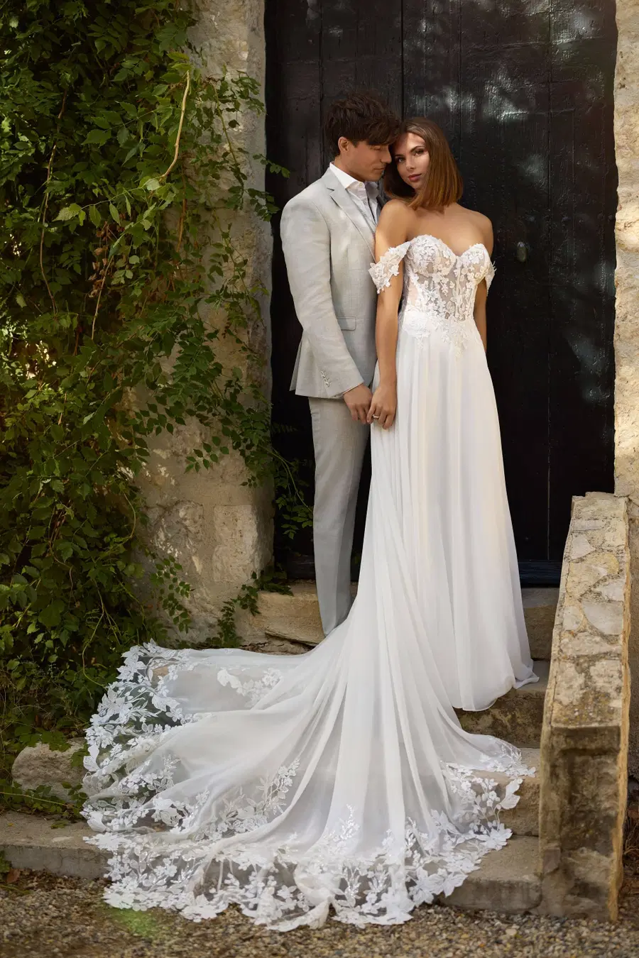 27218 by Très Chic: A-Line silhouette, sweetheart neckline, separate sleeves, chiffon