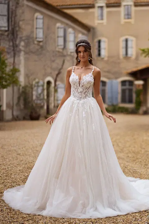 Style 27802 wedding dress by Très Chic, ball gown, tulle